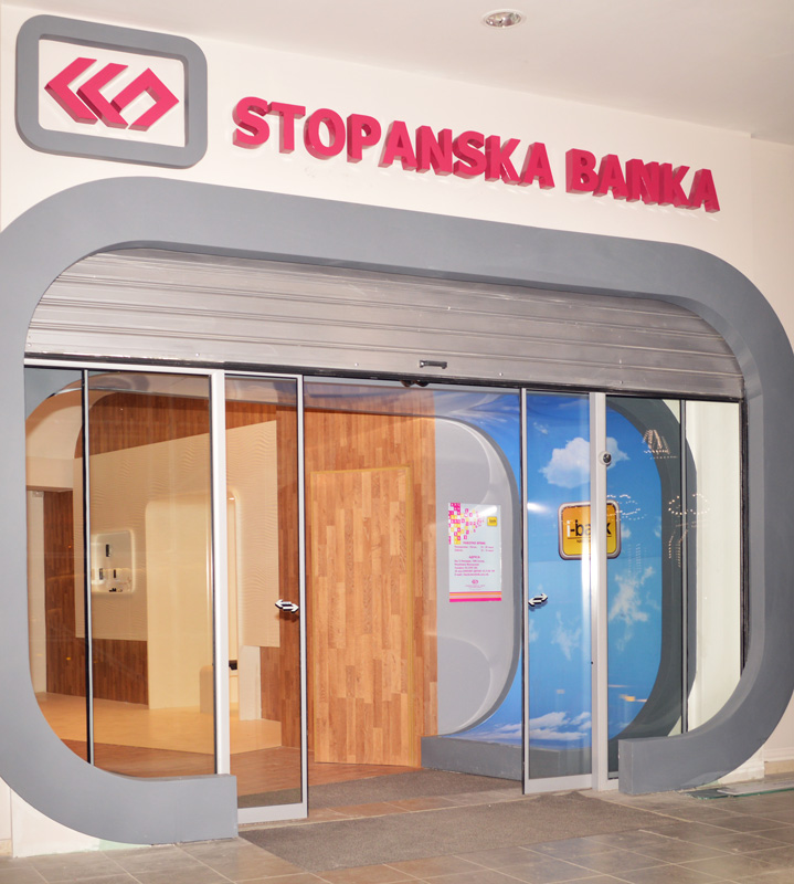 i-bank store entrance